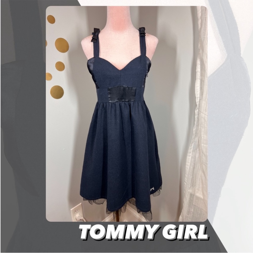GUC Tommy Girl Sweetheart Neckline Dress